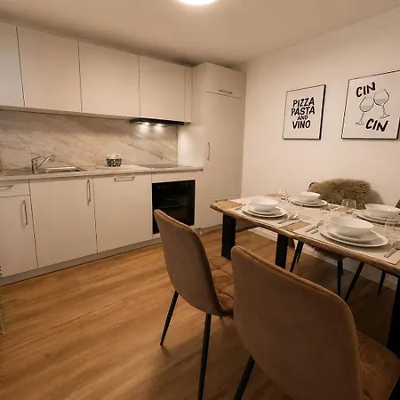 Modernes Mit Balkon & Parkplatz - 公寓