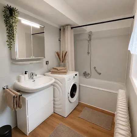 Modernes Mit Balkon & Parkplatz - 公寓 瓦尔茨胡特·田根